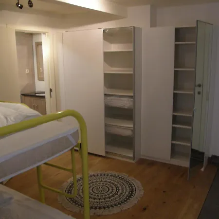 Met Zonnige Tuin Appartement